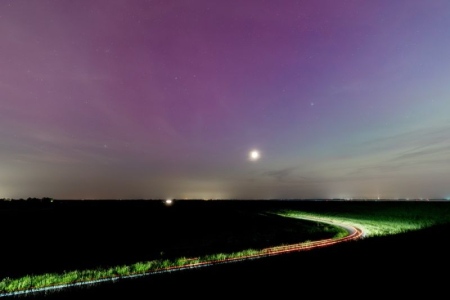 Gambar Aurora Borealis Menunjukkan Keindahannya Di Inggris Dan Belanda.