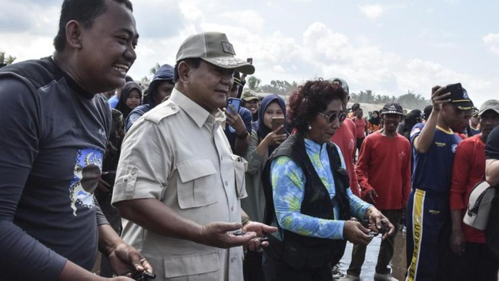 Gambar Prabowo  Berjumpa Susi Pudjiastuti di Pangandaran, Apa yang Dibicarakan? 