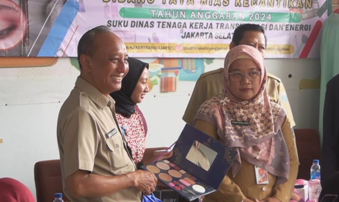 Pemkot Jaksel Latih Warga Teknik Merias Agar Punya Keterampilan Kerja