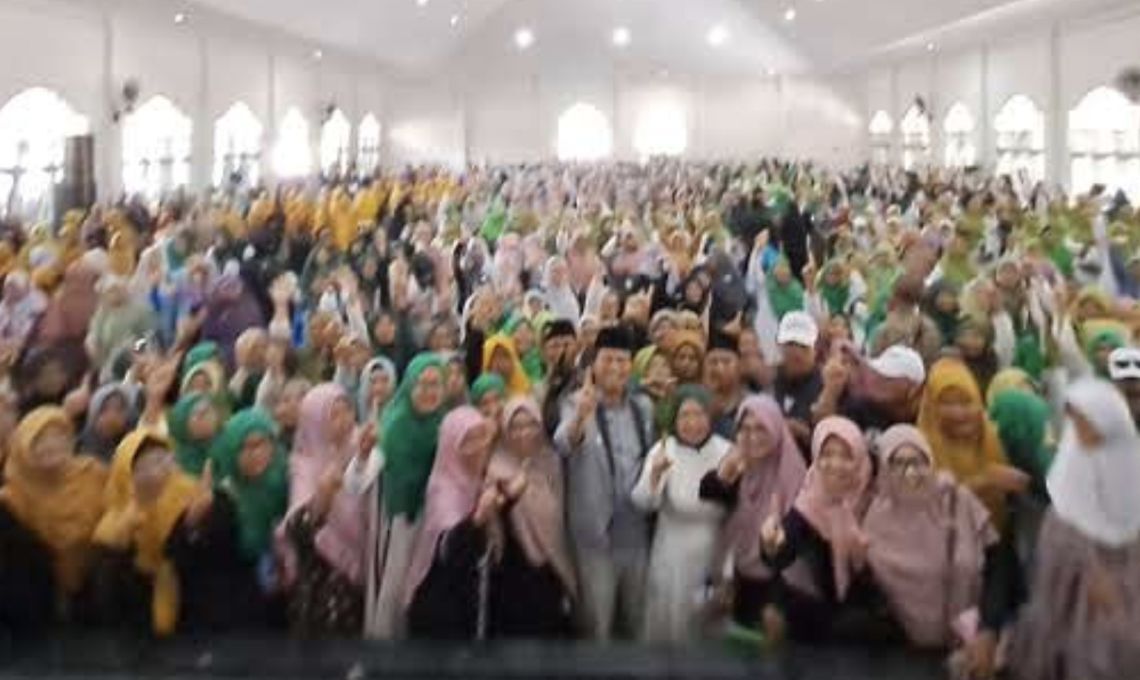 Gambar Ribuan Perempuan Di Bayumas Berkumpul Untuk Mendukung AMIN Dan Berdoa Bersama