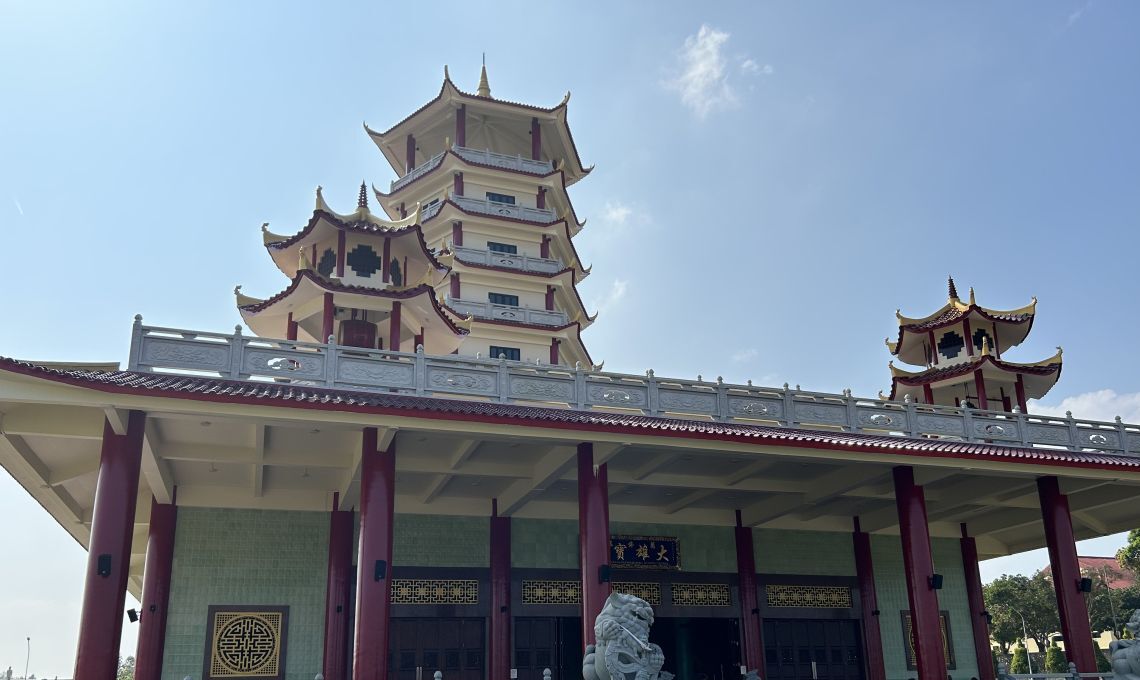 Gambar Kisah-kisah Keberagaman Di Pagoda Tertinggi Di Indonesia.